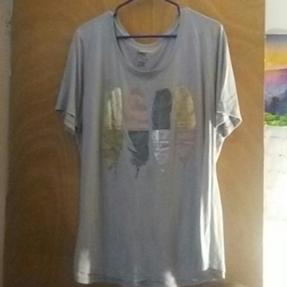 Feathered design tee shirt